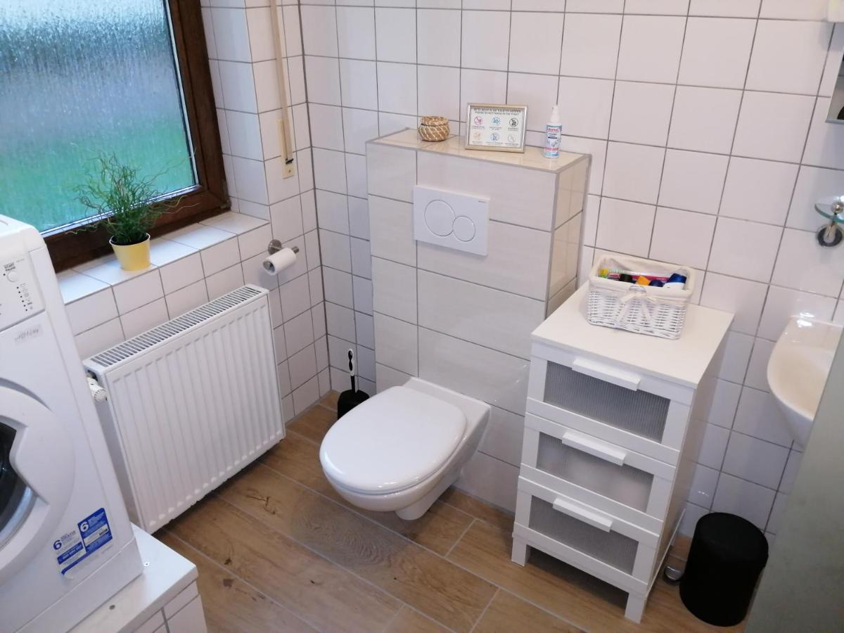 Ebenerdige Ferienwohnung mit großer Terrasse in der Nähe des Waldes, zum wohlfühlen Schöneck Exterior foto