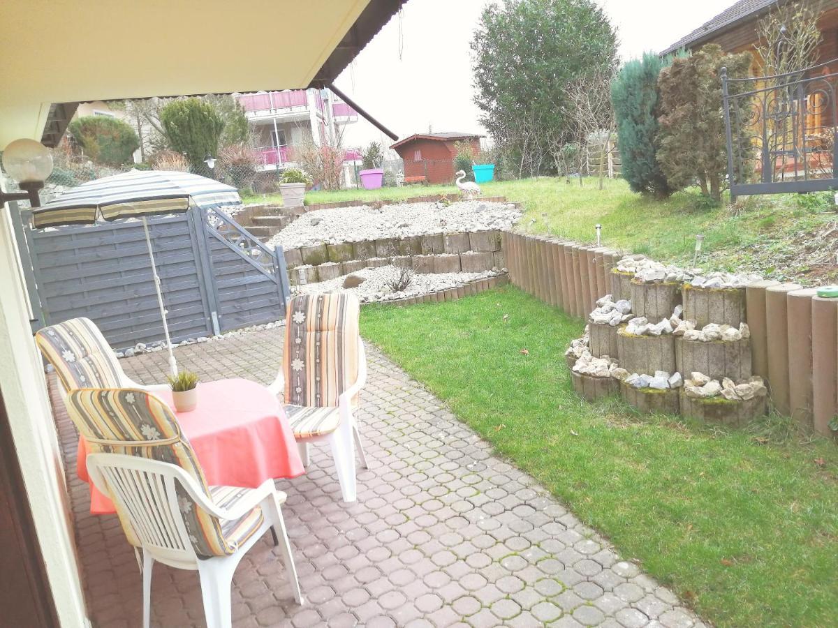 Ebenerdige Ferienwohnung mit großer Terrasse in der Nähe des Waldes, zum wohlfühlen Schöneck Exterior foto
