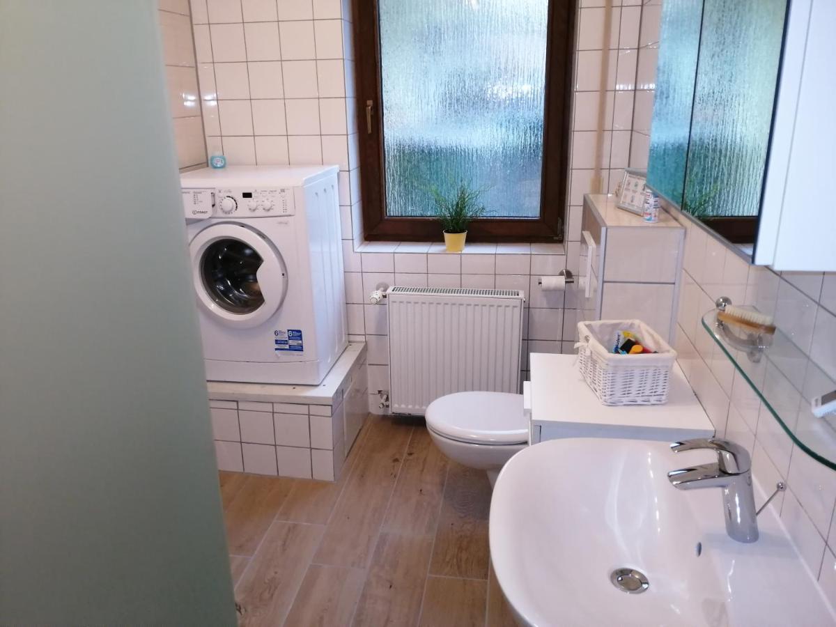 Ebenerdige Ferienwohnung mit großer Terrasse in der Nähe des Waldes, zum wohlfühlen Schöneck Exterior foto